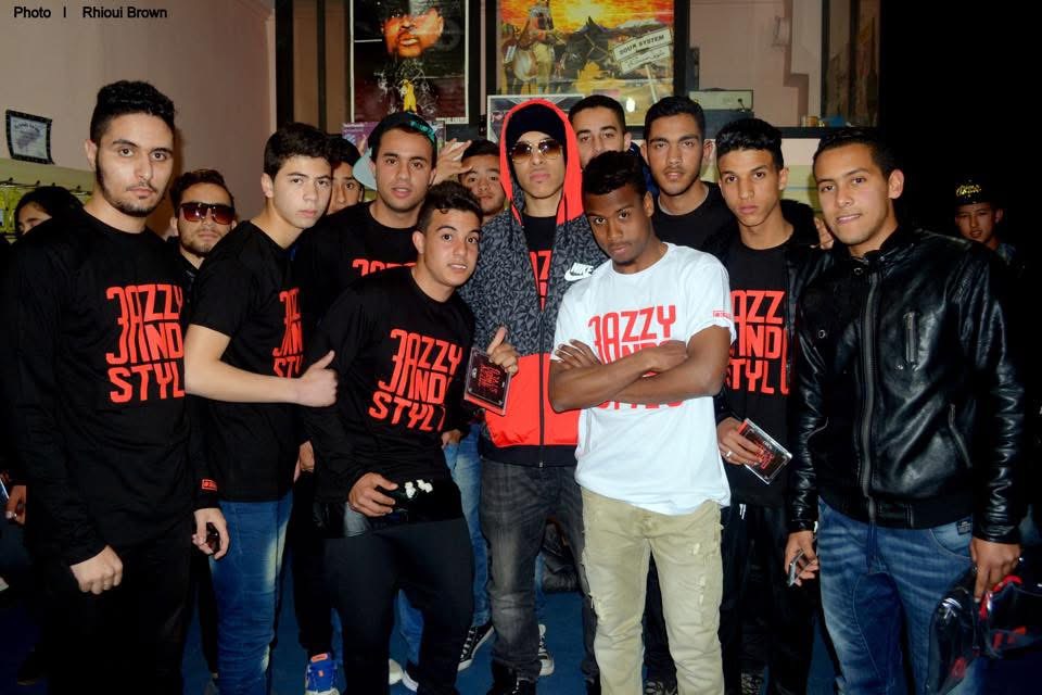 Album Rating: 3azzy 3ando Stylo Review | DimaTOP Magazine Rapper Dizzy DROS with fans, Meknes, 2014.