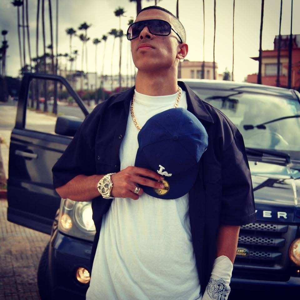 Album Rating: 3azzy 3ando Stylo Review | DimaTOP Magazine Dizzy DROS filming Casafonia music video, 2010.