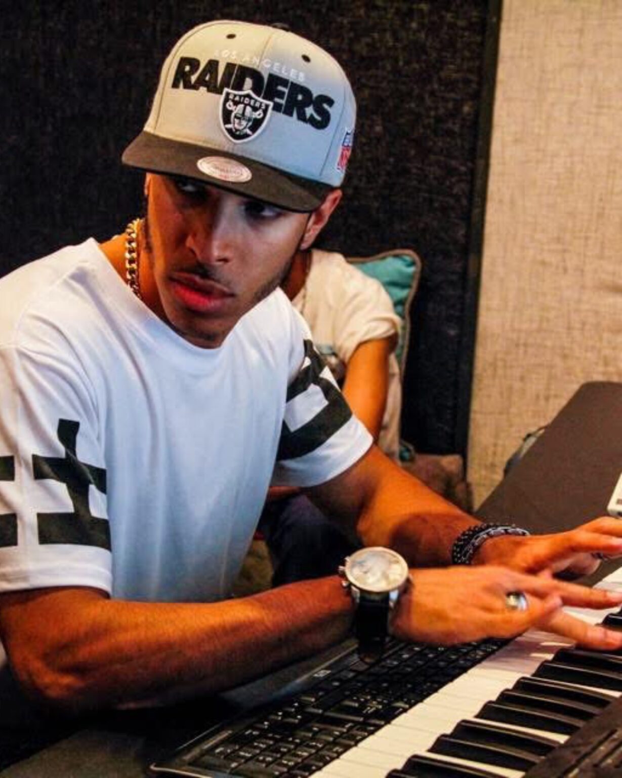 Album Rating: 3azzy 3ando Stylo Review | DimaTOP Magazine Dizzy DROS music studio 2012.