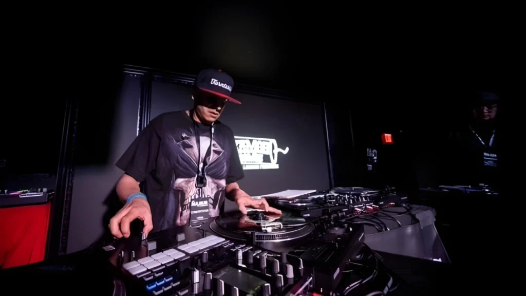 Moroccan Turntablist DJ Skull scratching at a competition